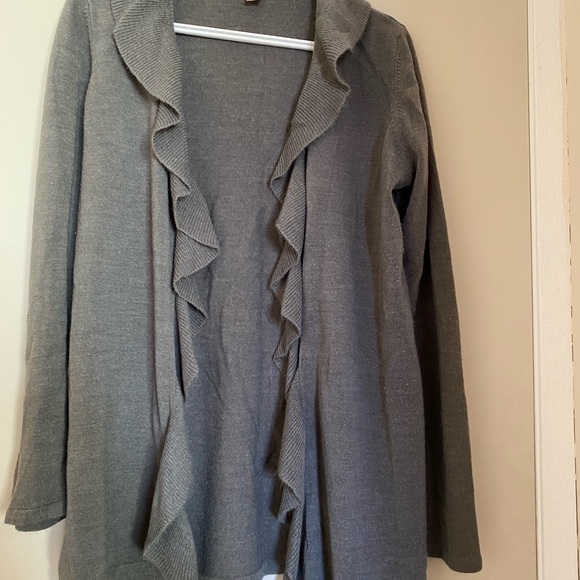 Ladies grey ruffled cardigan - Picture 3 of 4